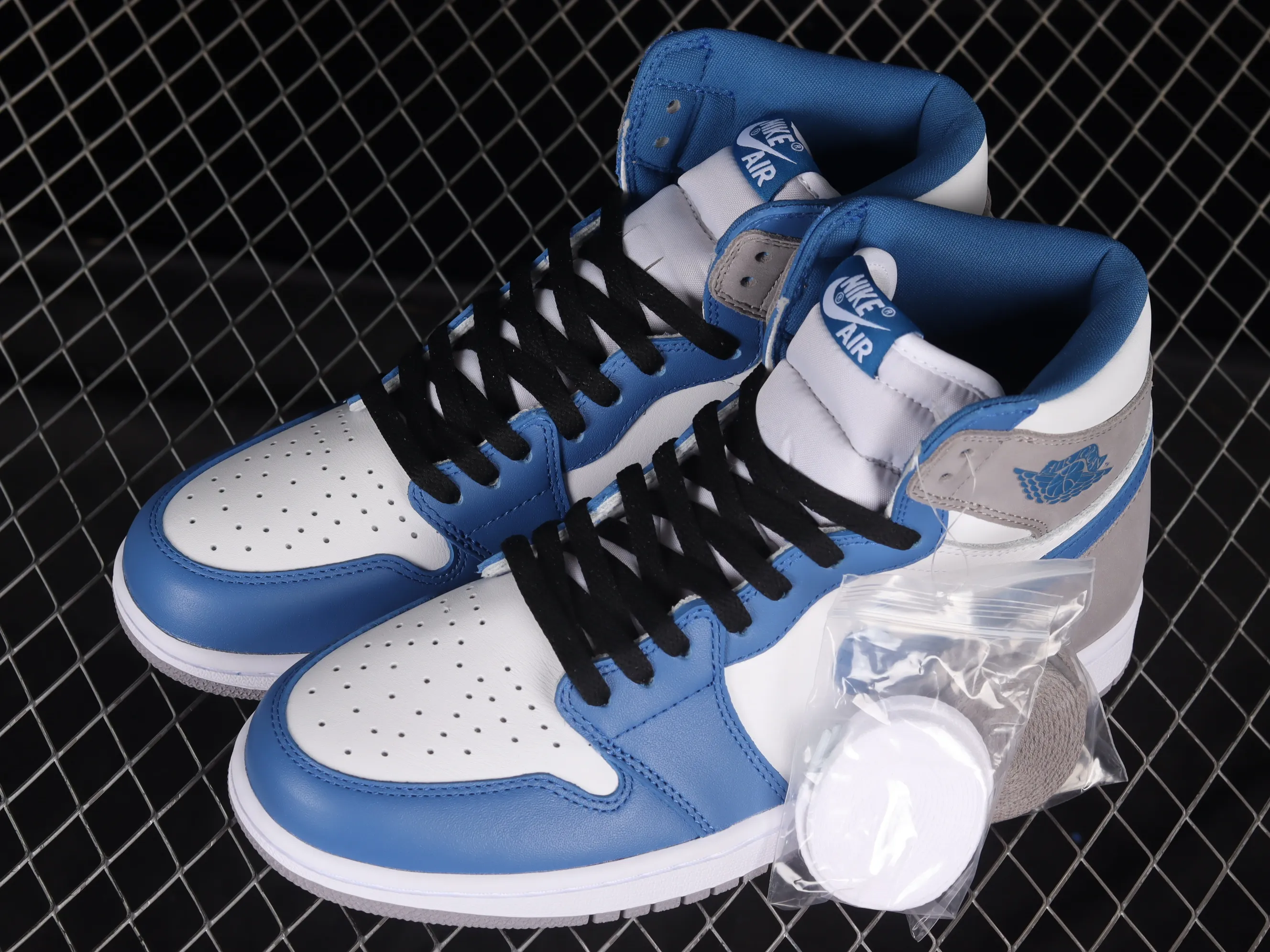 All categories Air Jordan Jordan series basketball shoes Air Jordan 1 High X version Air Jordan 1 High OG "True Blue" AJ1 Joe 1 white and blue color high-top basketball shoes DZ5485-410